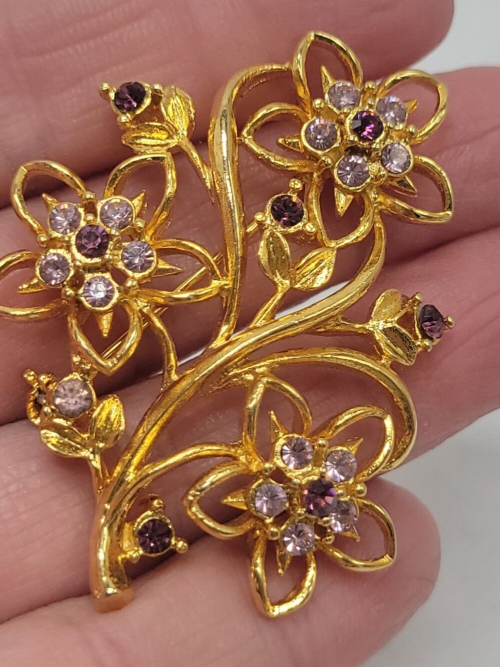 Gold-Tone Floral Brooch With Purple Rhinestones 2" Vintage Pin Jewelry - Picture 10 of 11
